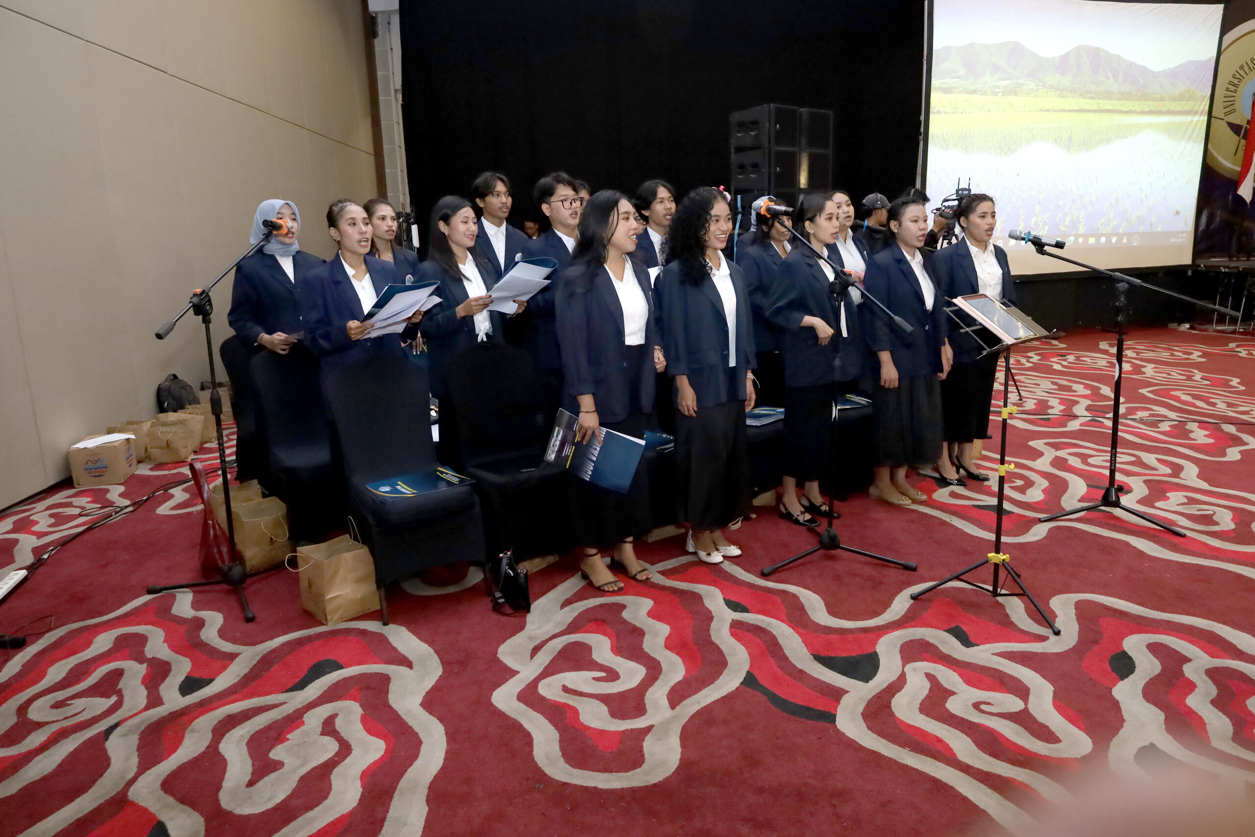 Paduan Suara Gita Nusa Universitas Nusa Megarkencana Yogyakarta ( 3 )