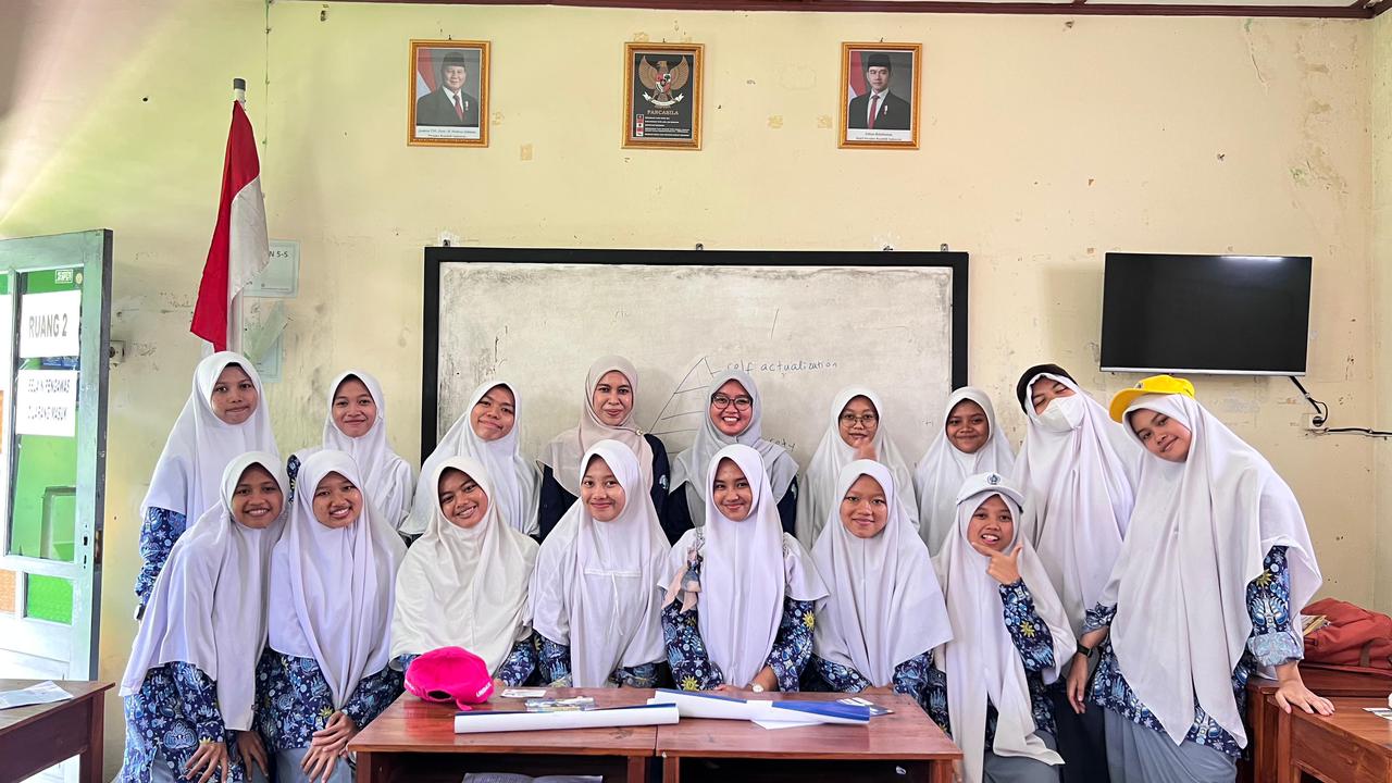 WhatsApp Image 2026 04 17 at 01.31.23 1 https://kemahasiswaan.unmekajogja.id/wp-content/uploads/2026/04/Biru-Modern-Banner-Mahasiswa-KKN-Siap-Cetak-scaled.png